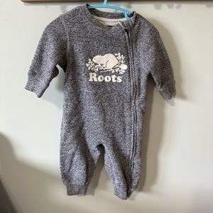 Roots onsie